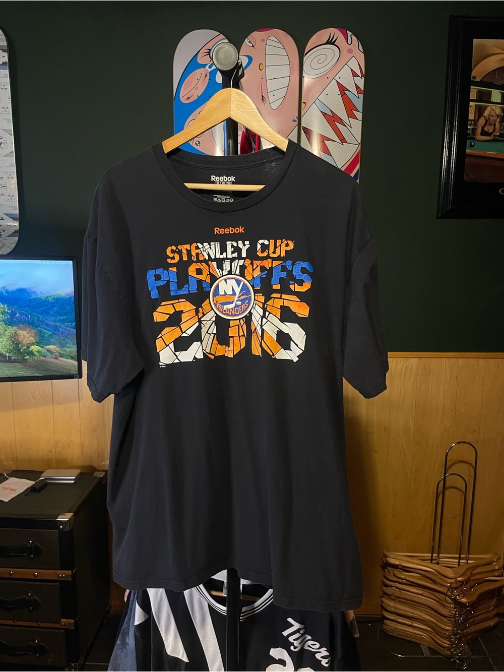 Reebok New York NHL Playoffs 2016 New York Islanders T-Shirt - Black/Orange/Blue